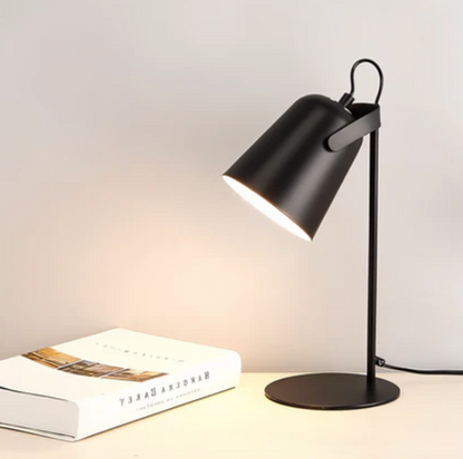 Macaron desk lamp in black